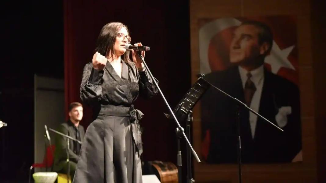 Antalya’da 40 Kişilik Koro Öğretmenler İçin Söyledi 6